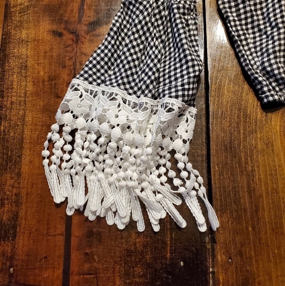 BLACK & white gingham Cold shoulder crop top - Picture 2 of 9